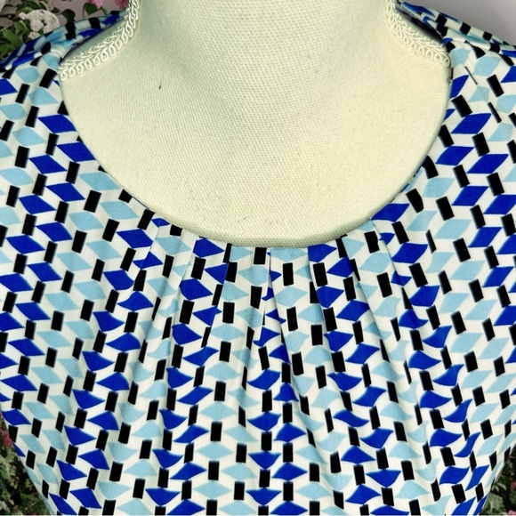 Calvin Klein Blue & White Geometric Shape Pleated-Neckline Sleeveless Top Sz MP - Picture 3 of 11